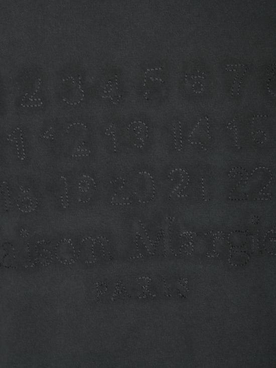 25SS 마르지엘라 자수 로고 티셔츠 S50GC0705 S24567 969 Black - MAISON MARGIELA