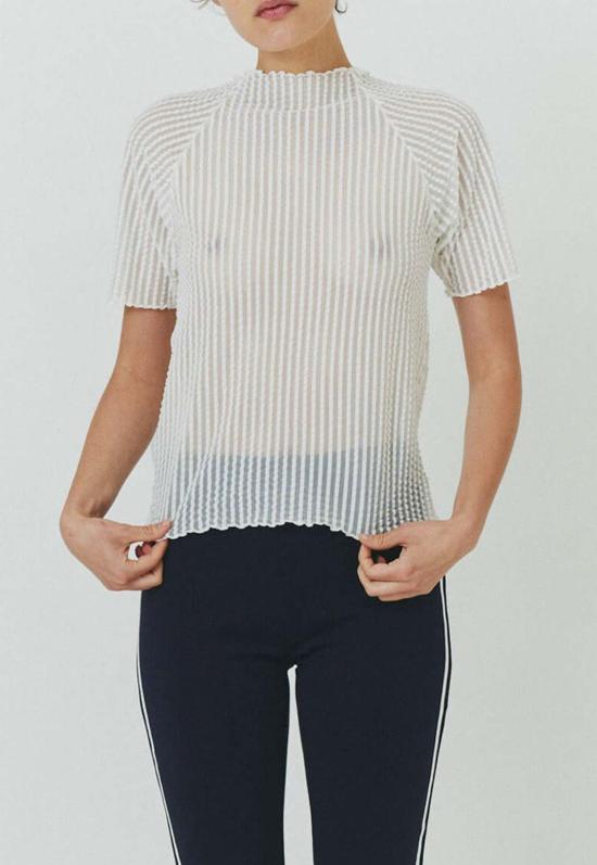  파이드 미 나우 블라우스 지금 만나보세요 애디슨 시어서커 래글런 모크넥 탑 - FIND ME NOW