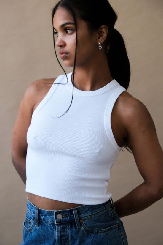  soldout.nyc 민소매 티셔츠 품절.NYC 크롭드 낫 소 베이직 탱크탑 화이트 - SOLDOUT.NYC