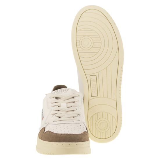 25FW 오트리 메달리스트 로우 스니커즈 AULM WHITE BROWN - AUTRY