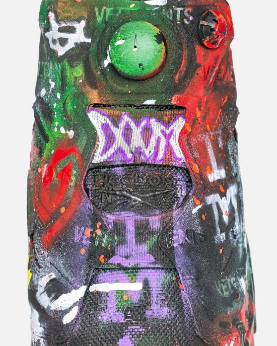  베트멍 스니커즈 핸드페인트 리복 인스타펌프 퓨리 블랙 그래피티 - VETEMENTS