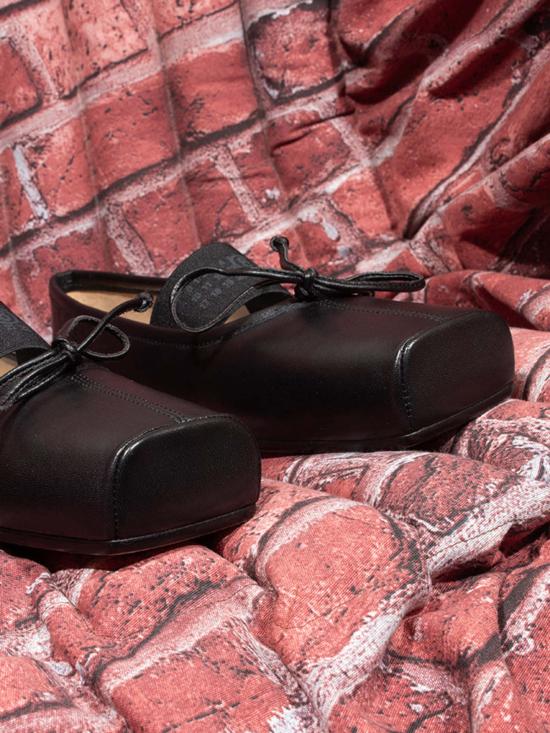  MM6 메종마르지엘라 플랫 슈즈 Mm6 메종 마르지엘라 레더 발레 플랫 블랙 - MM6 MAISON MARGIELA