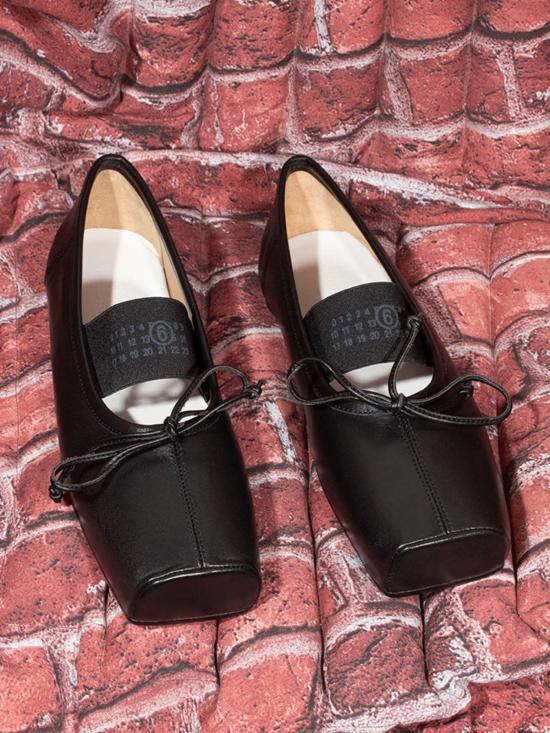  MM6 메종마르지엘라 플랫 슈즈 Mm6 메종 마르지엘라 레더 발레 플랫 블랙 - MM6 MAISON MARGIELA