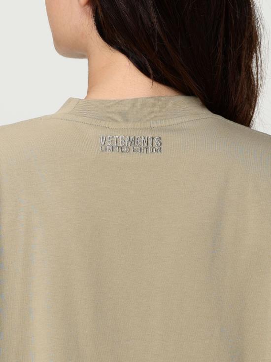 25SS 베트멍 반팔 티셔츠 UA66TR600T TAUPE Beige - VETEMENTS