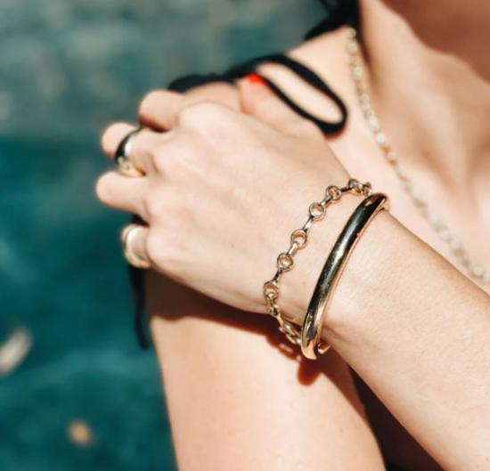  가브리엘라 아티가스 바디 주얼리 가브리엘라 아르티가스 15mm 더블 빔 체인 브레이슬릿, 투스크 클래스프 골드 베르메일 - GABRIELA ARTIGAS