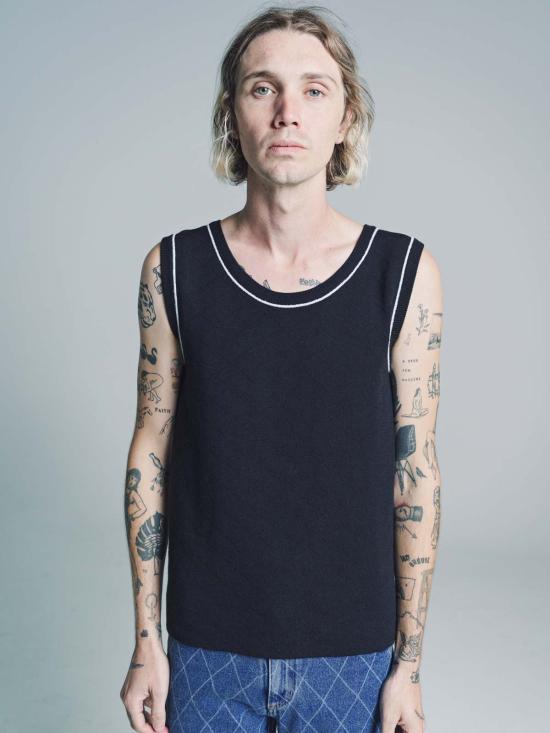  어니스트 더블유 베이커 민소매 티셔츠 어니스트 W. 베이커 메리노 울 퀼팅 탱크 탑 블랙 - ERNEST W. BAKER