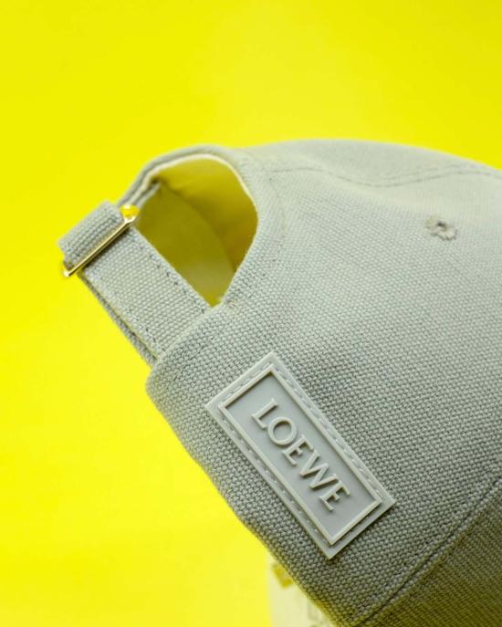  로에베 볼캡 쉘 그레이 캔버스 패치 캡 - LOEWE
