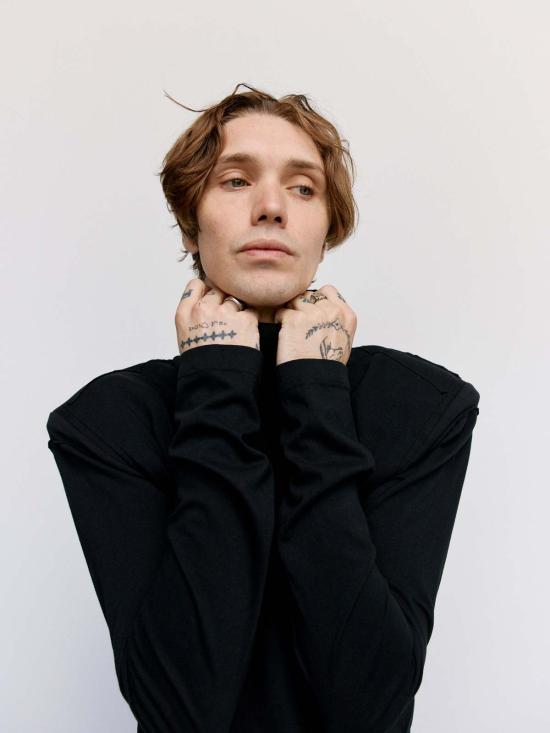  MM6 메종마르지엘라 터틀넥 Mm6 메종 마르지엘라 스트럭처드 숄더  블랙 - MM6 MAISON MARGIELA