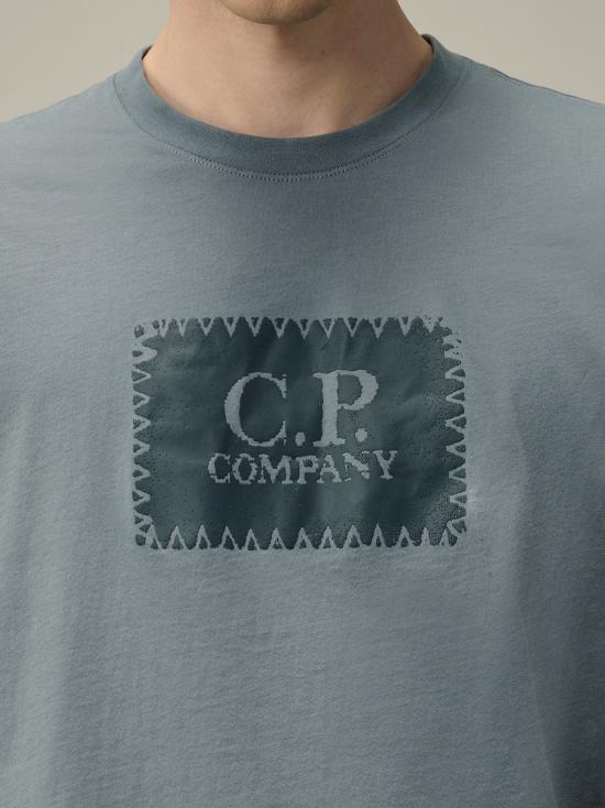  씨피 컴퍼니 30/1 저지 로고 라벨 티셔츠 18CMTS029A005100W 872 STORMY WEATHER - C.P. COMPANY