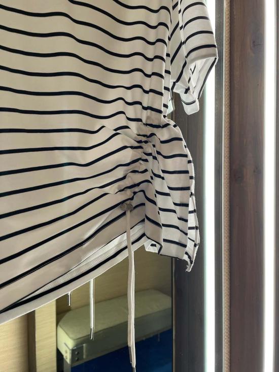  더 엔케이씨 스토어 반팔 티셔츠 Nkc 스토어 타니아 스트라이프 탑 - The NKC Store