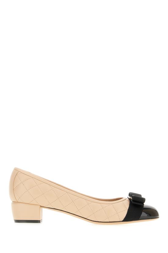 26FW 살바토레 페라가모 힐/펌프스 702227 022 NERO NEW BISQUE