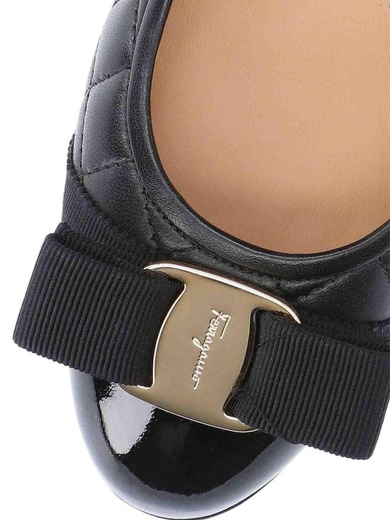 25FW 살바토레 페라가모 힐/펌프스 672114001 Black - SALVATORE FERRAGAMO