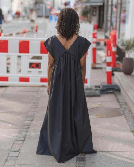  베이스레인지 롱 원피스 케이블 드레스 블랙 - BASERANGE