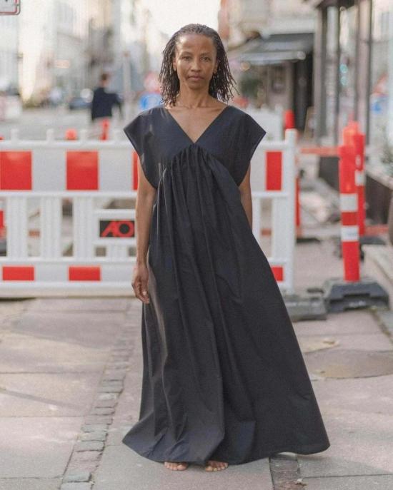  베이스레인지 롱 원피스 케이블 드레스 블랙 - BASERANGE