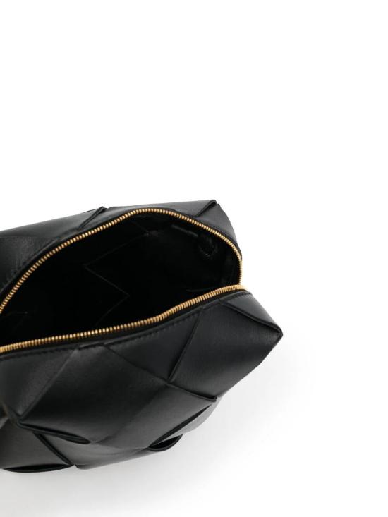 25FW 보테가베네타 크로스백 701915 VCQC2 8425 BLACK GOLD - BOTTEGA VENETA