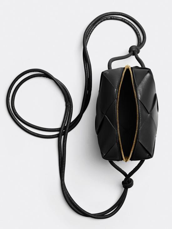 25FW 보테가베네타 크로스백 701915 VCQC2 8425 BLACK GOLD - BOTTEGA VENETA