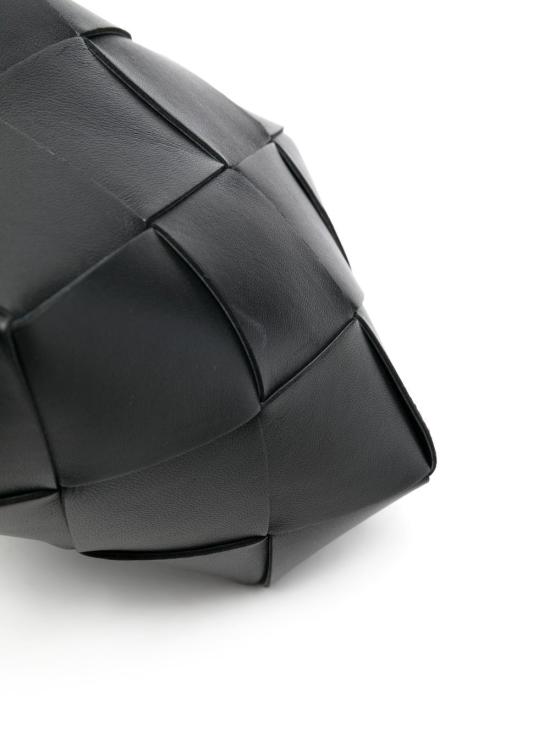 25FW 보테가베네타 크로스백 701915 VCQC2 8425 BLACK GOLD - BOTTEGA VENETA