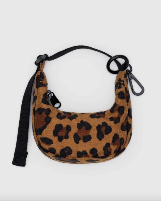  바쿠 키링 바구 크레센트 백 참 - BAGGU