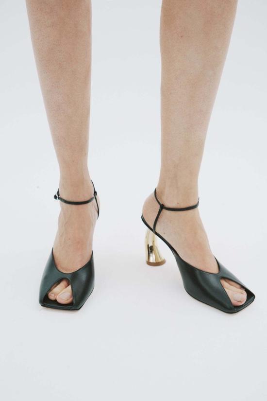  어웨이크 모드 힐/펌프스 깨어 있는. 모드 기스틴 힐 - A.W.A.K.E. MODE