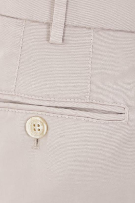 26SS 브루넬로 쿠치넬리 코튼 스트래치 미드 라이즈 슬림 핏 치노 M289LI1770C6008 DOM - BRUNELLO CUCINELLI
