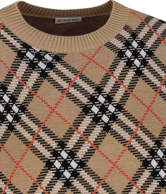 25FW 버버리 스웨터 8110514C1309 AI25 SAND IP CHECK - BURBERRY