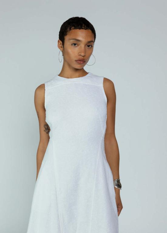  오디 롱 원피스 코튼 텍스처 슬리브리스 드레스 밀크 - ODEEH