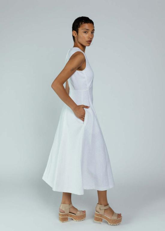  오디 롱 원피스 코튼 텍스처 슬리브리스 드레스 밀크 - ODEEH