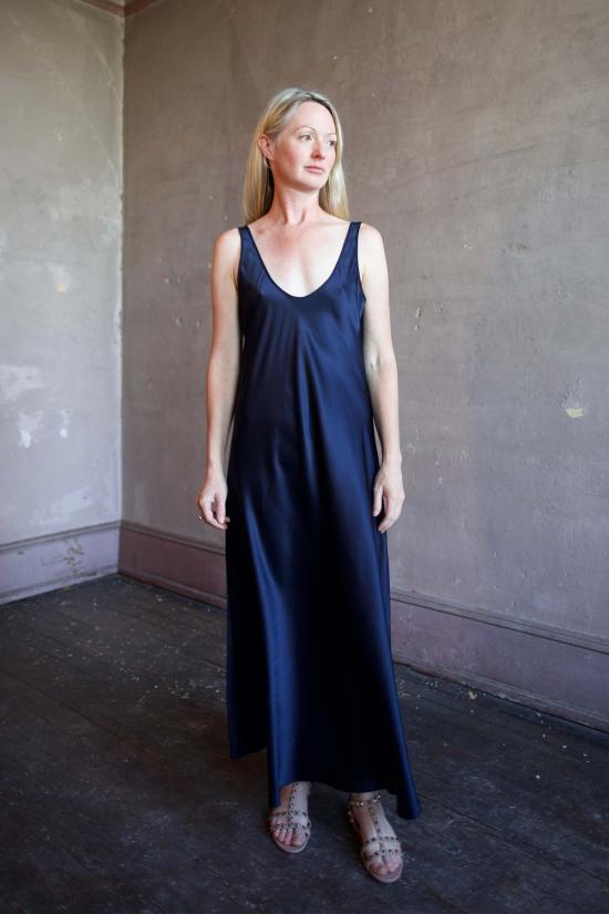  사블린 롱 원피스 마린 스쿠프넥 드레스 미드나잇 네이비