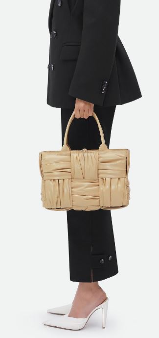  보테가베네타 스몰 아르코 토트백 729043V2FY1 9796 PORRIDGE M BRASS 9796 - BOTTEGA VENETA