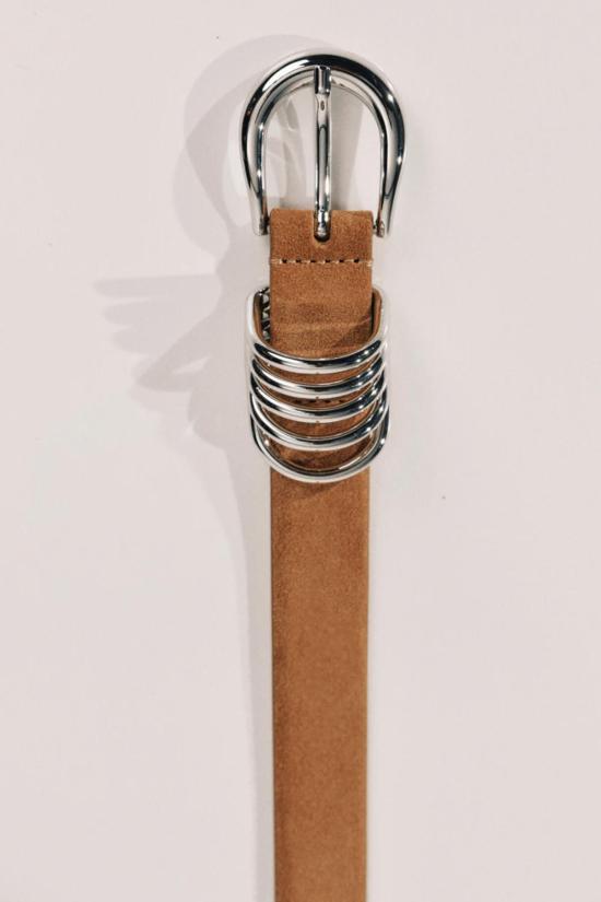  데한체 레귤러 벨트 홀리호크 스웨이드  카라멜/실버 - DEHANCHE