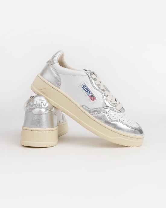  오트리 메달리스트 로우 스니커즈 AULW WB18 WHITE SILVER - AUTRY