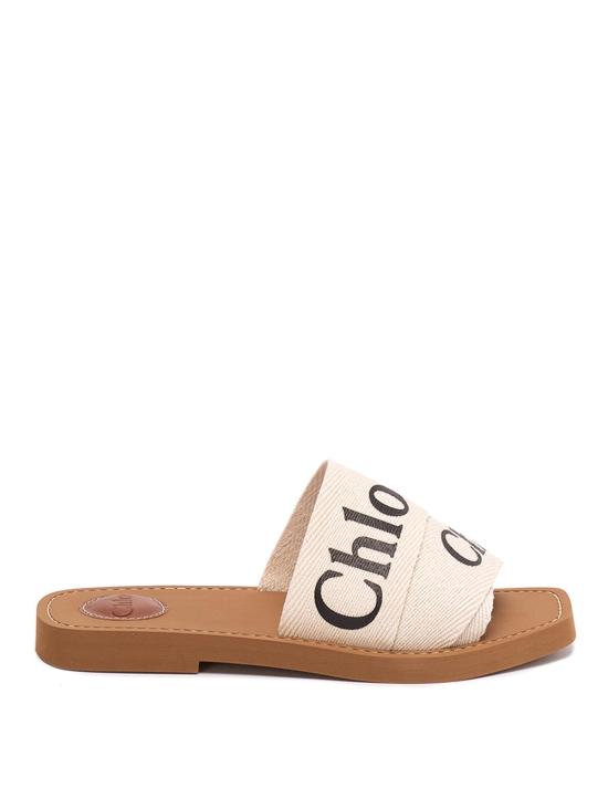 26SS 끌로에 우디 플랫 뮬 CHC22U188Z3101 White