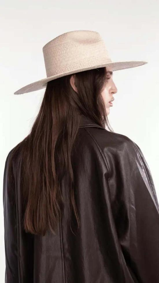  자네사레온 버킷햇 자네사 레오네 카프리 - JANESSA LEONE