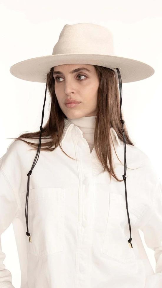  자네사레온 버킷햇 자네사 레오네 코디 - JANESSA LEONE