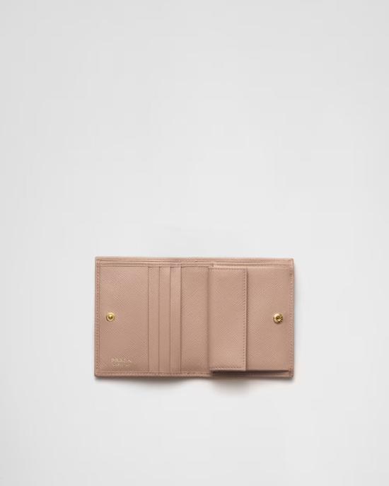 26SS 프라다 사피아노 레더 트라이앵글 로고 반지갑 1MV204QHHF0236 Pink - PRADA