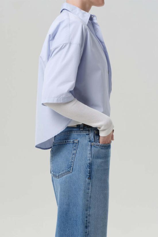  시티즌 오브 휴머니티 블라우스 시티즌스 오브 휴머니티 프랜시스 크롭 케이프 버튼업 셔츠 베이비 블루 - CITIZEN OF HUMANITY