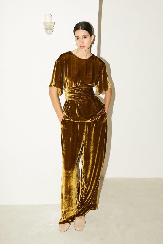  다두라 반팔 티셔츠 다투라 오로 실크 벨벳 아바 탑 골드 그린 - DATURA