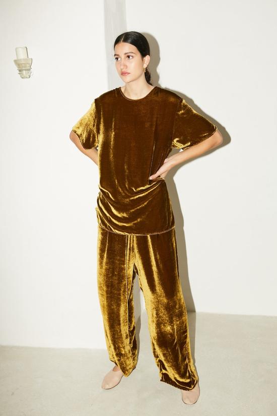  다두라 반팔 티셔츠 다투라 오로 실크 벨벳 아바 탑 골드 그린 - DATURA