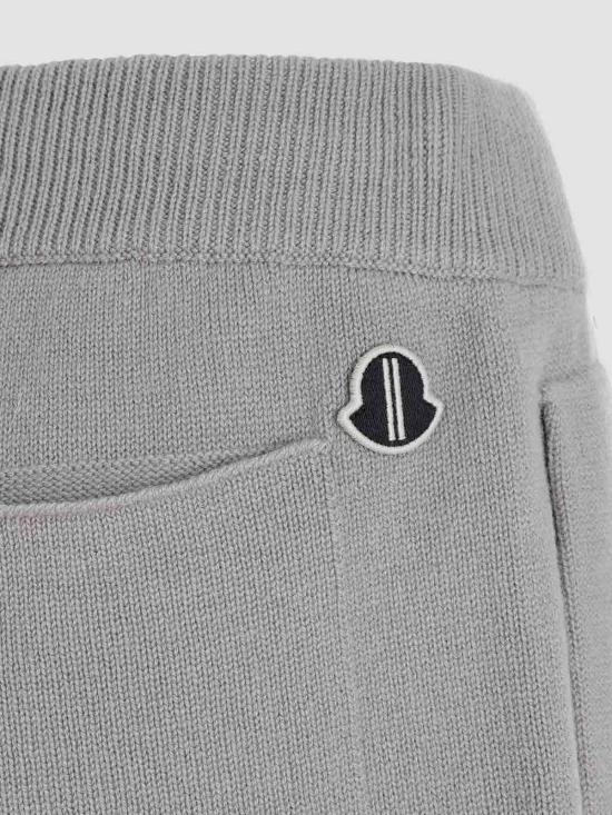 24FW 몽클레어 숏팬츠 I209N9L00002M3746D82 Grey - MONCLER