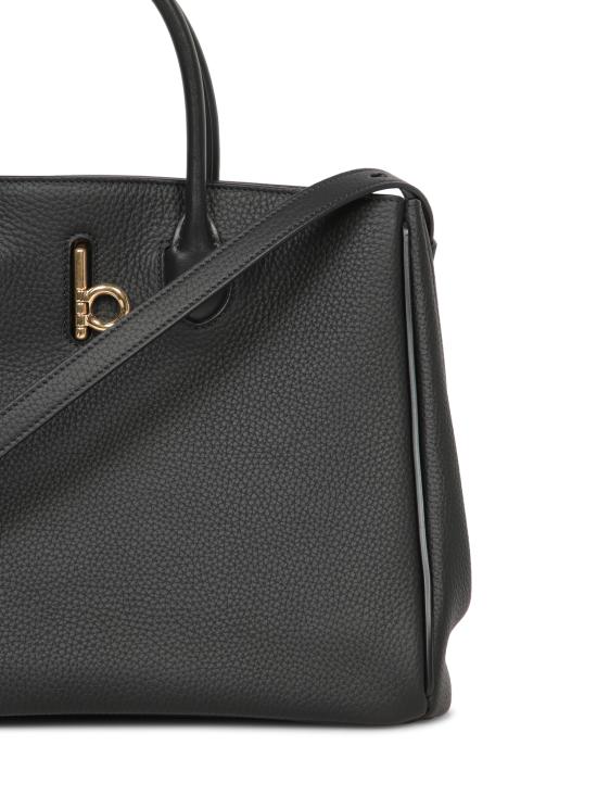 25FW 버버리 스몰 락킹 호스 토트백  8099401 A1189 Black - BURBERRY