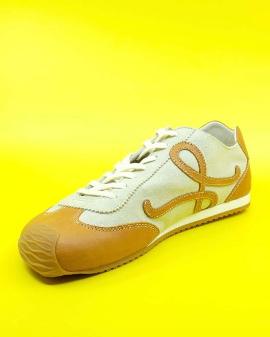  로에베 스니커즈 소프트 화이트 & 탄 발레 러너 2.0 언라이닝 - LOEWE