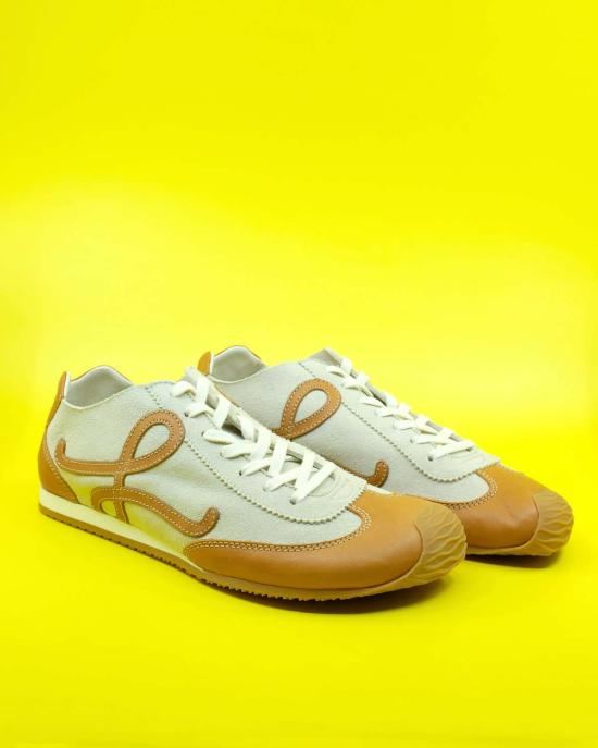  로에베 스니커즈 소프트 화이트 & 탄 발레 러너 2.0 언라이닝