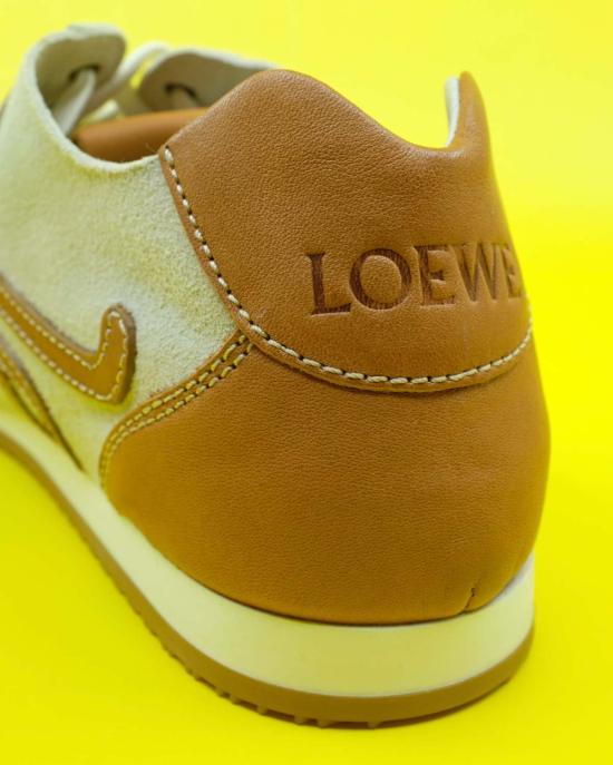  로에베 스니커즈 소프트 화이트 & 탄 발레 러너 2.0 언라이닝 - LOEWE