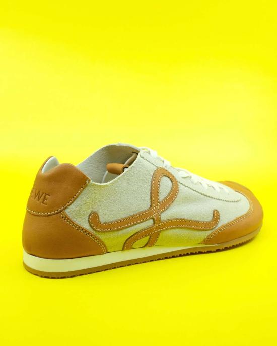  로에베 스니커즈 소프트 화이트 & 탄 발레 러너 2.0 언라이닝 - LOEWE