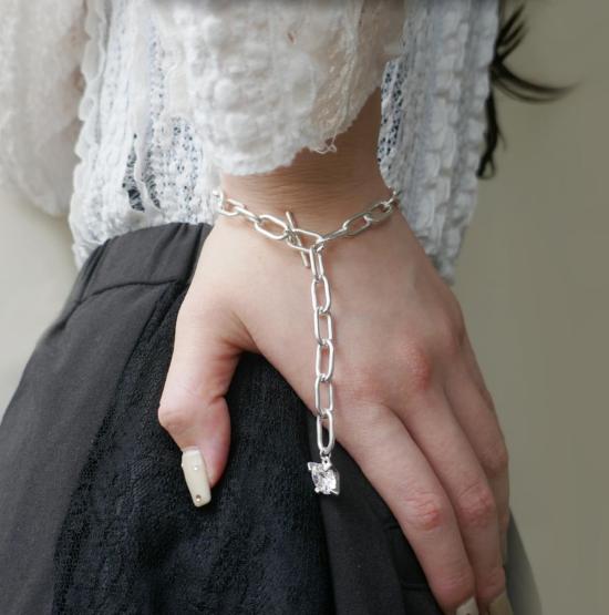  E.M. 보석 스톤 체인 팔찌 - EM