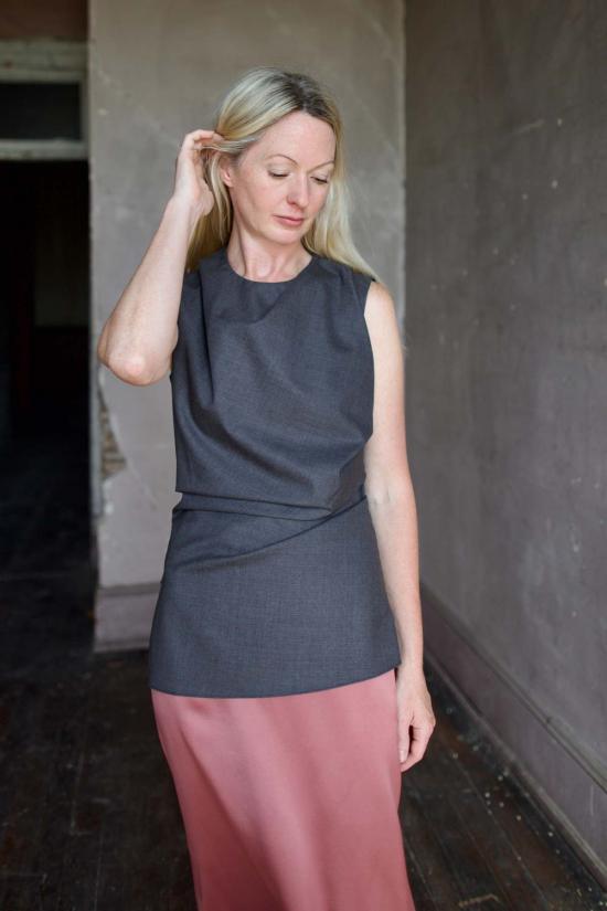  로에 민소매 티셔츠 로헤 슬리브리스 트위스트 탑