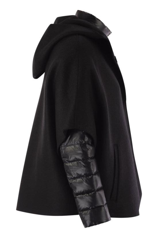 25FW 에르노 펠트 울 & 울트라라이트 나일론 리조트 케이프 PI00154DR333729300 BLACK - HERNO