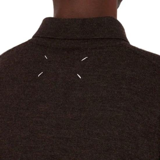 25FW 마르지엘라 엘보 패치 폴로 니트  S50GL0061M13098 144M Brown - MAISON MARGIELA