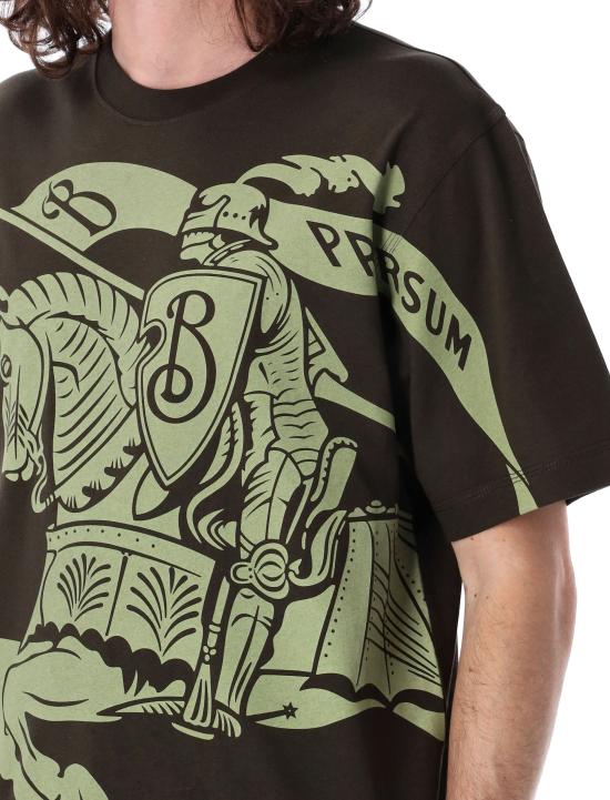 25SS 버버리 EKD 맥시 프린트 반팔 티셔츠 8104018 C1749 OIL - BURBERRY