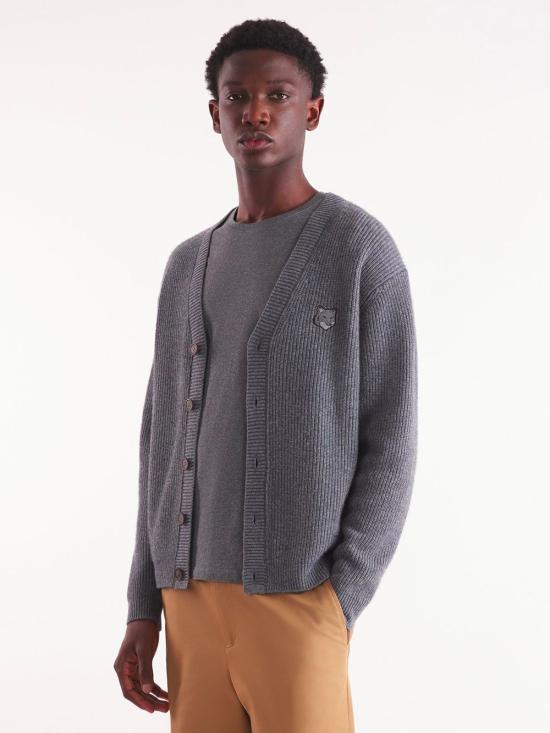  메종키츠네 볼드 폭스 헤드 패치 컴포트 립드 가디건 NM00501KT1093 GREY - MAISON KITSUNE